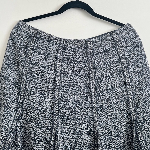 Blue pleated ruffled skirt, can be high waist or low rise and zipper entry. - Picture 3 of 9